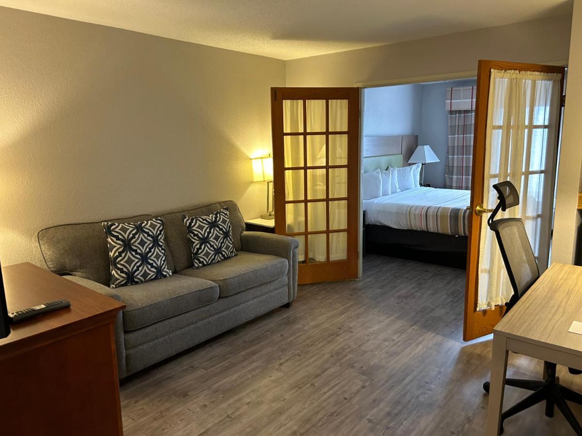 Country Inn & Suites By Radisson, Grand Rapids Airport, Mi Cascade Exterior photo