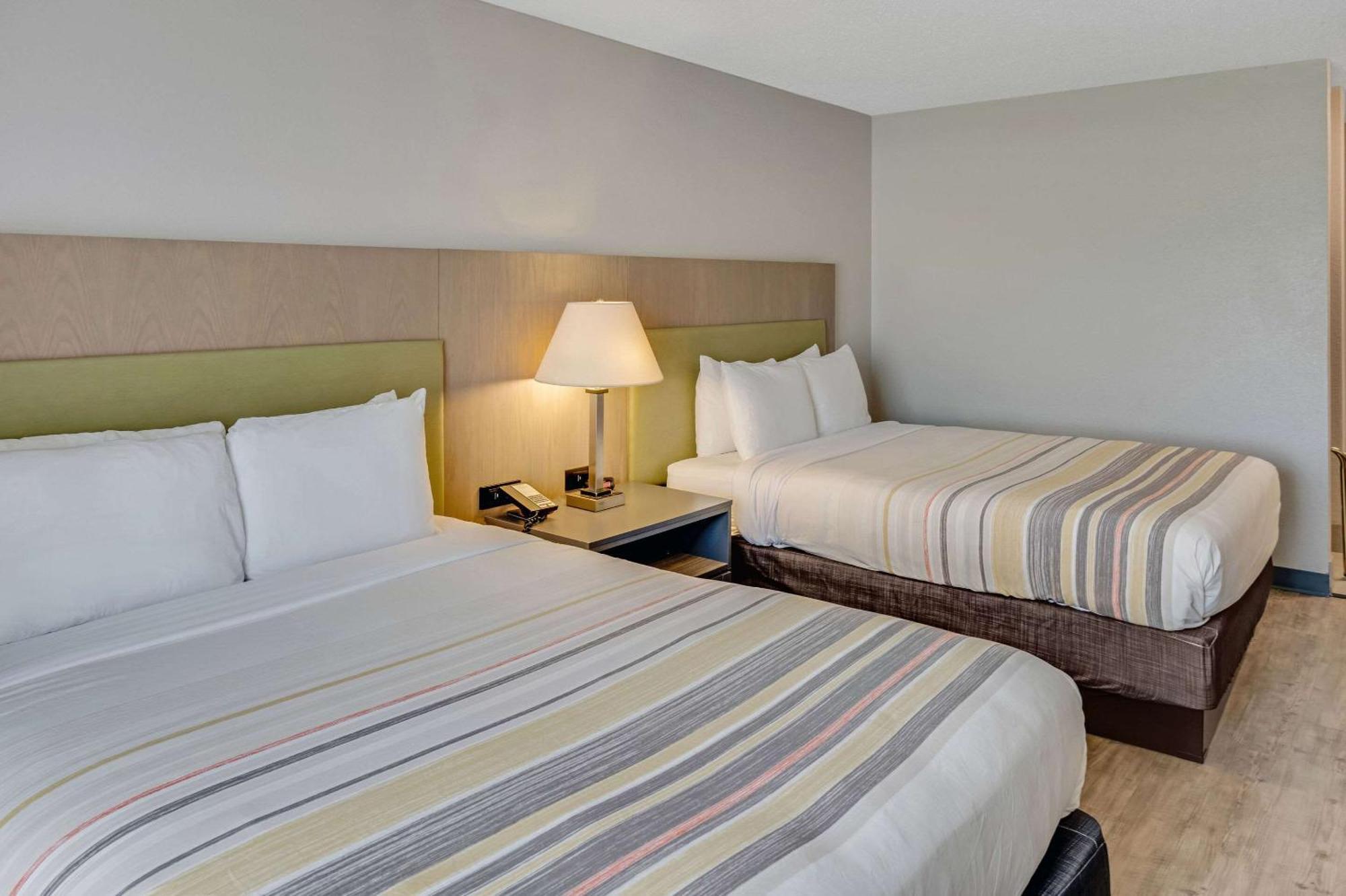 Country Inn & Suites By Radisson, Grand Rapids Airport, Mi Cascade Exterior photo